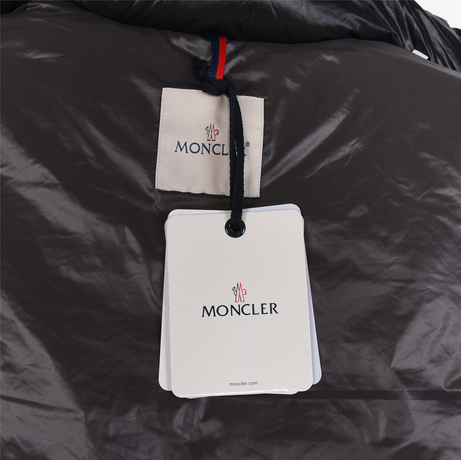 Smanicato moncler