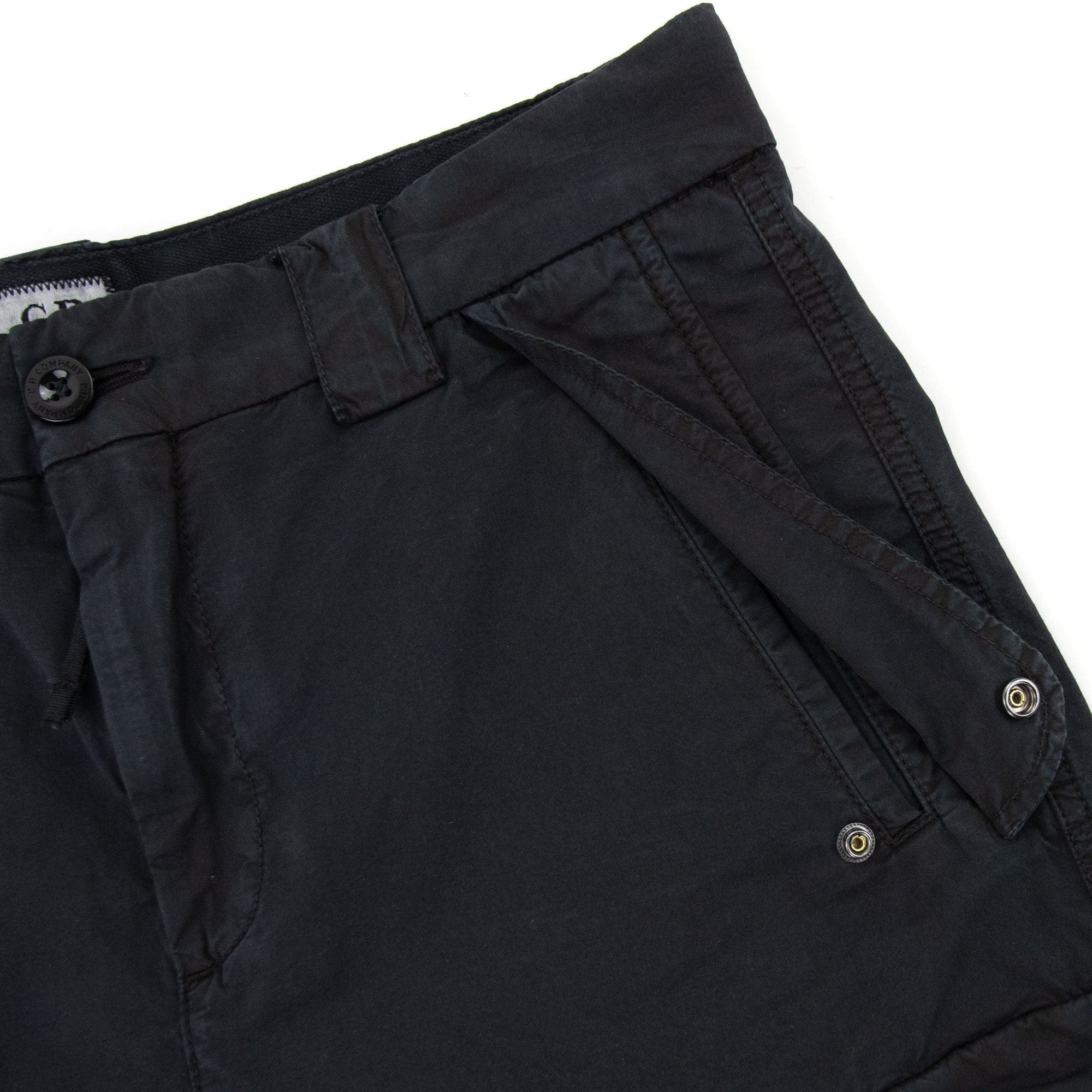 Cp Company Bermuda Cargo Lens Shorts Black 999