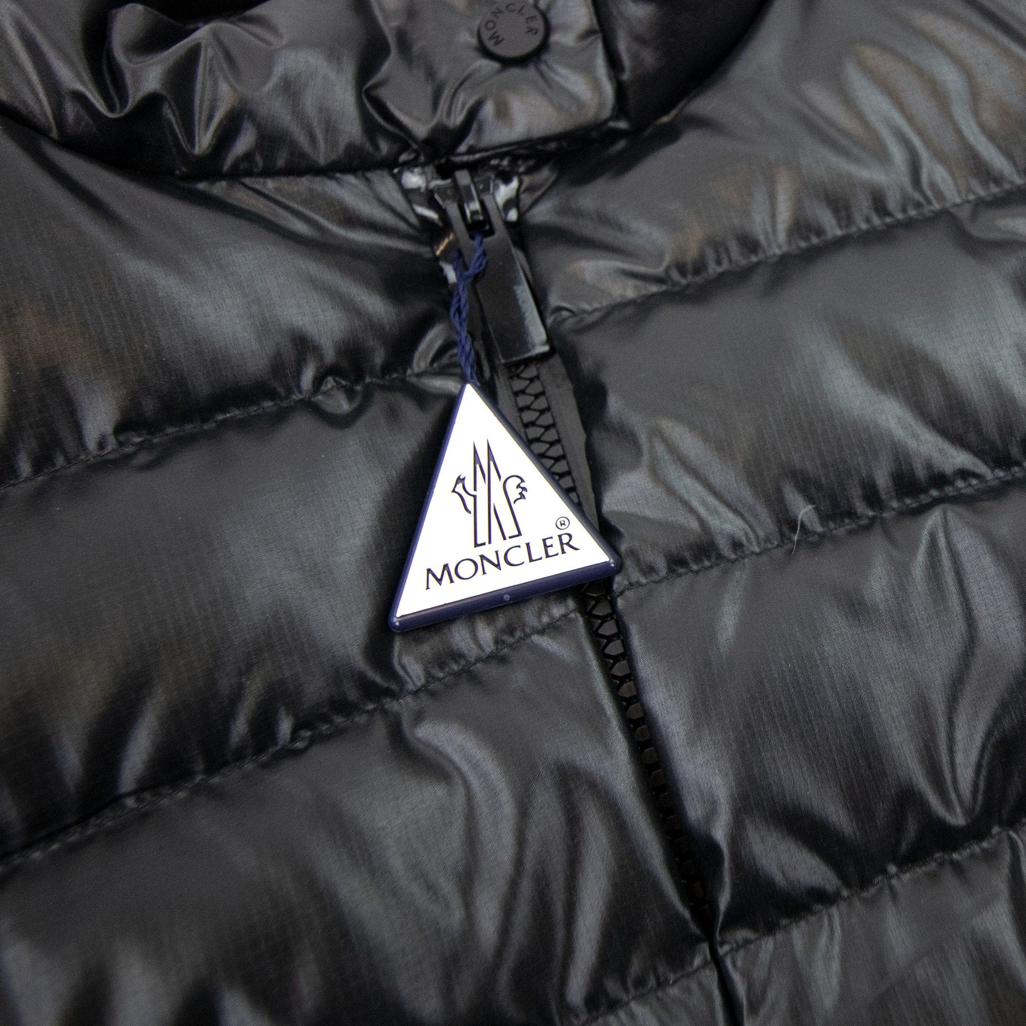 Moncler Larmor Short Down Jacket Black 999