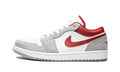 JORDAN 1 LOW WHITE/GREY/RED