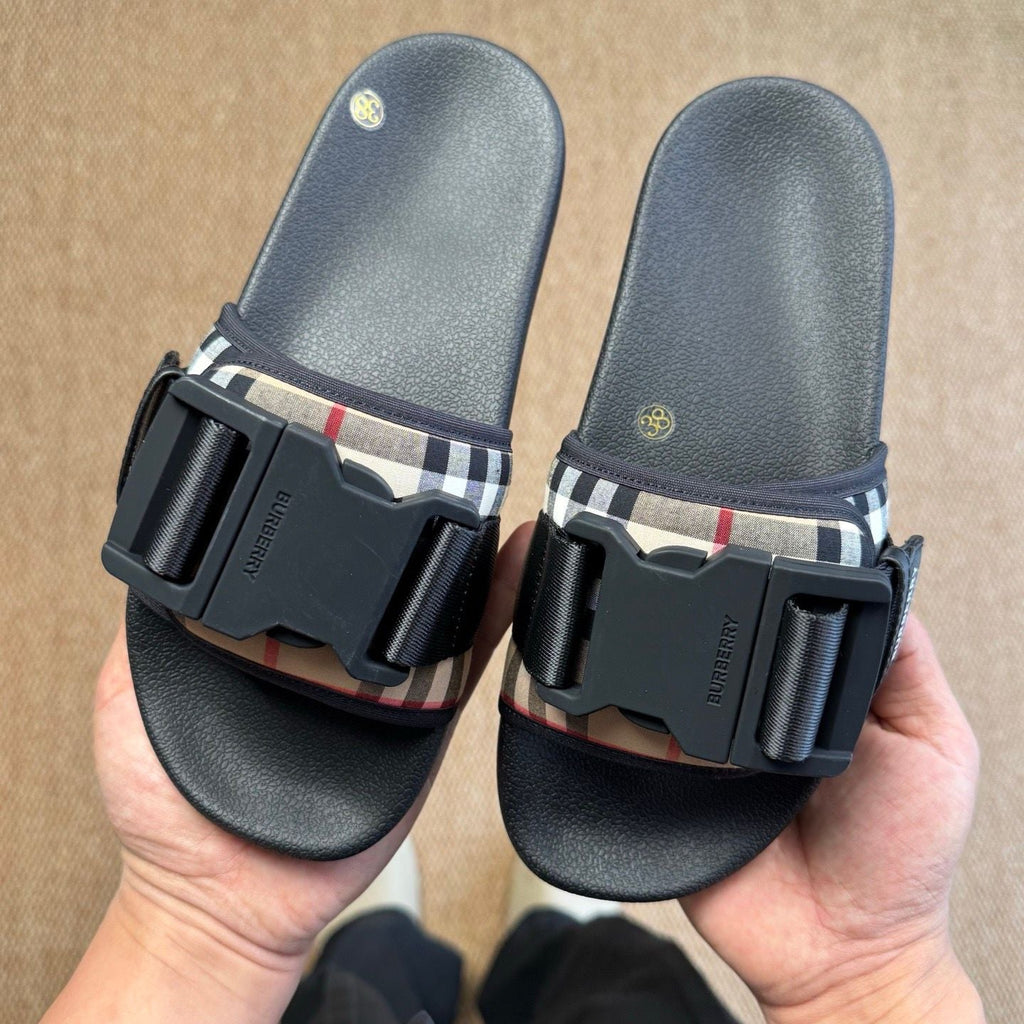 Slippers Burberry