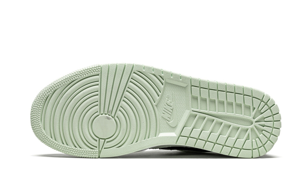 JORDAN 1 LOW BARELY GREEN (W)