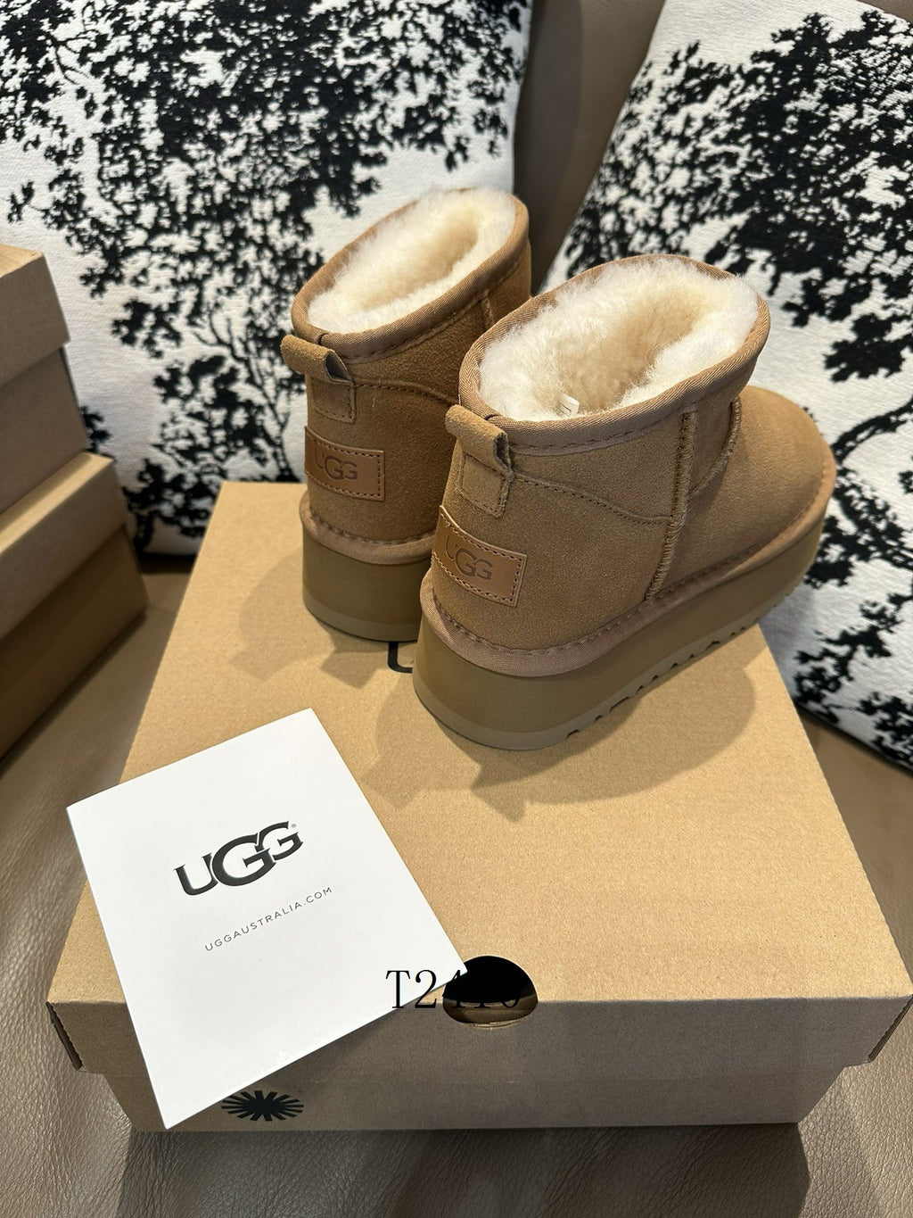 UGG Classic ultra mini
