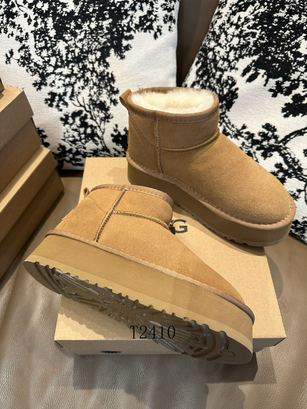 UGG Classic ultra mini