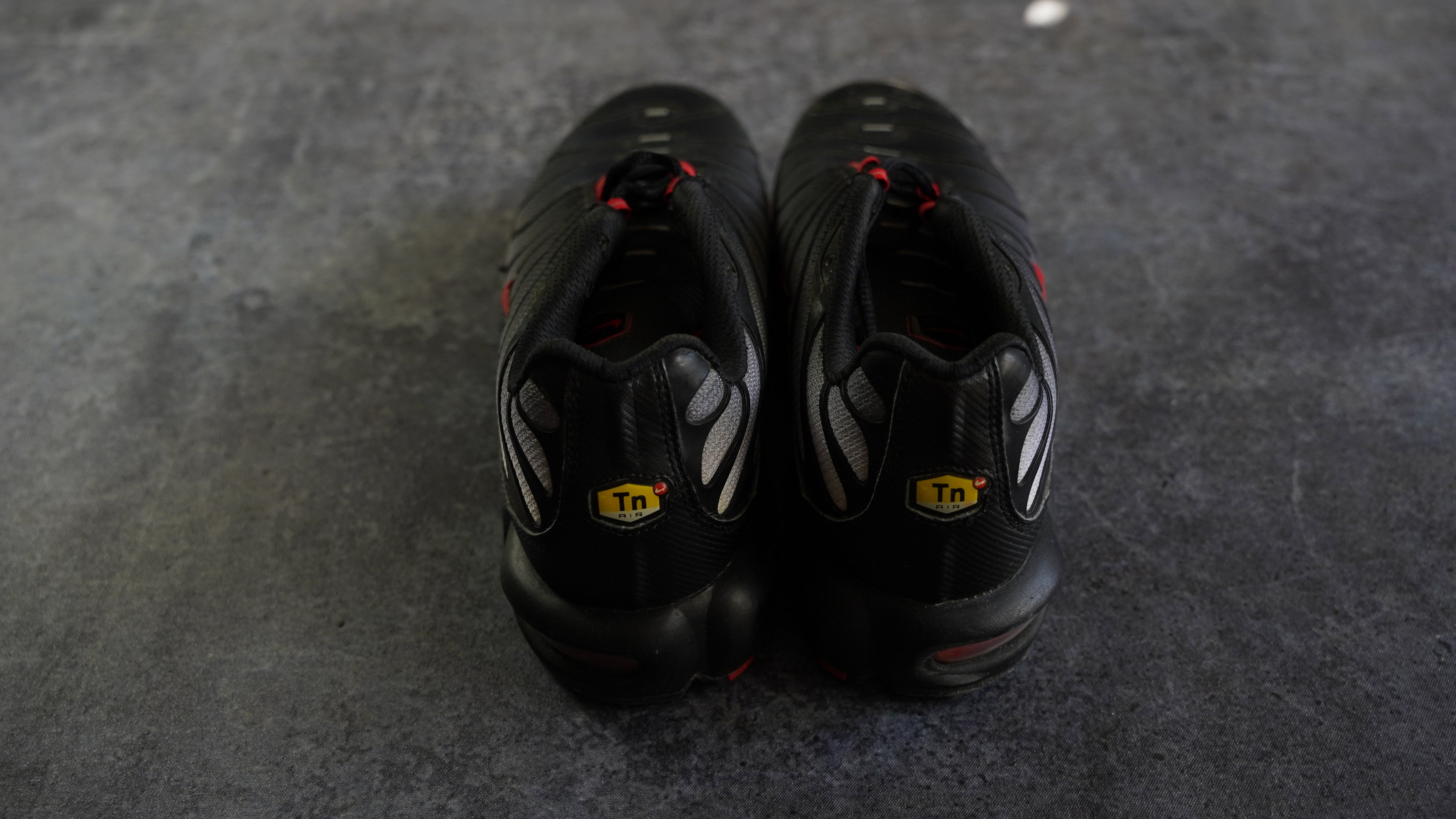 Nike TN Air Max Plus 'Black Gradient Red' (45)