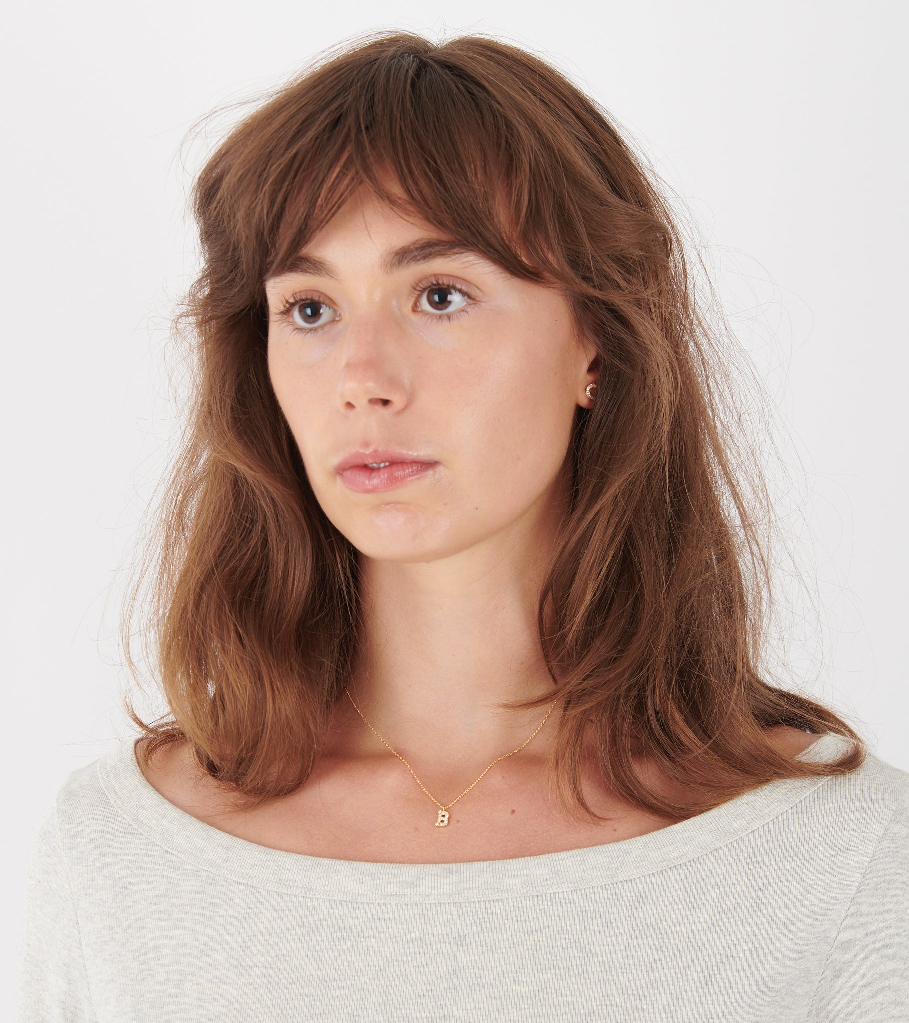 Simple B Necklace Gold