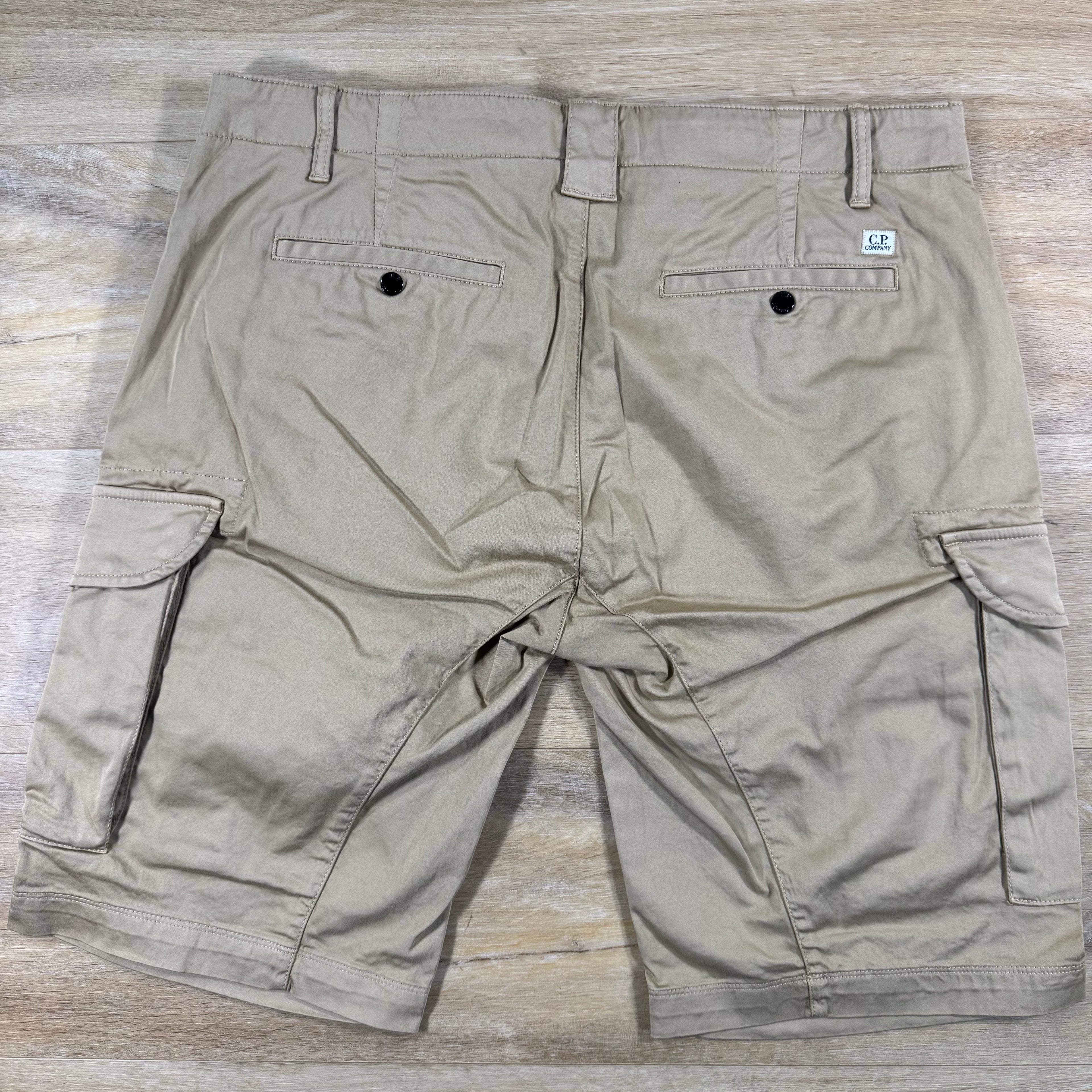 C.P. Company Stretch Sateen Cargo Lens Shorts in Anphora - Beige