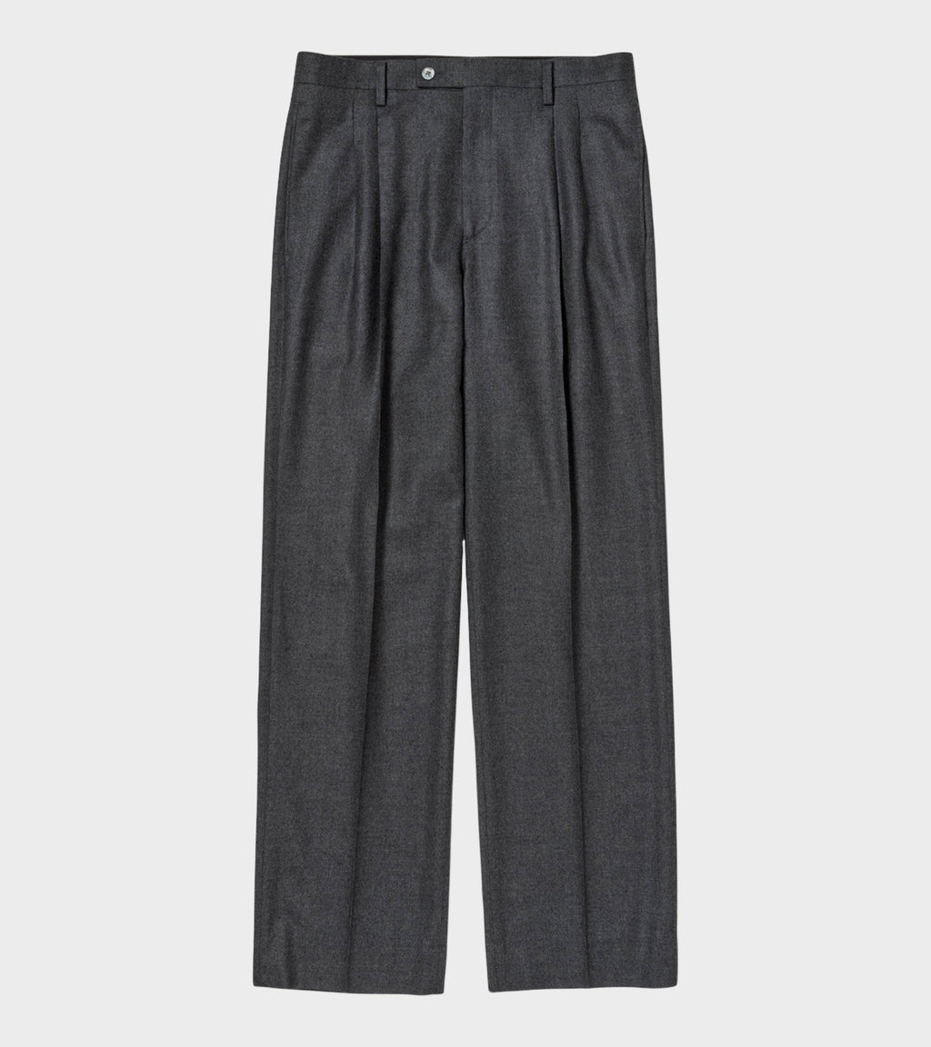 Super Light Wool Two-Tuck Slacks Top Charcoal