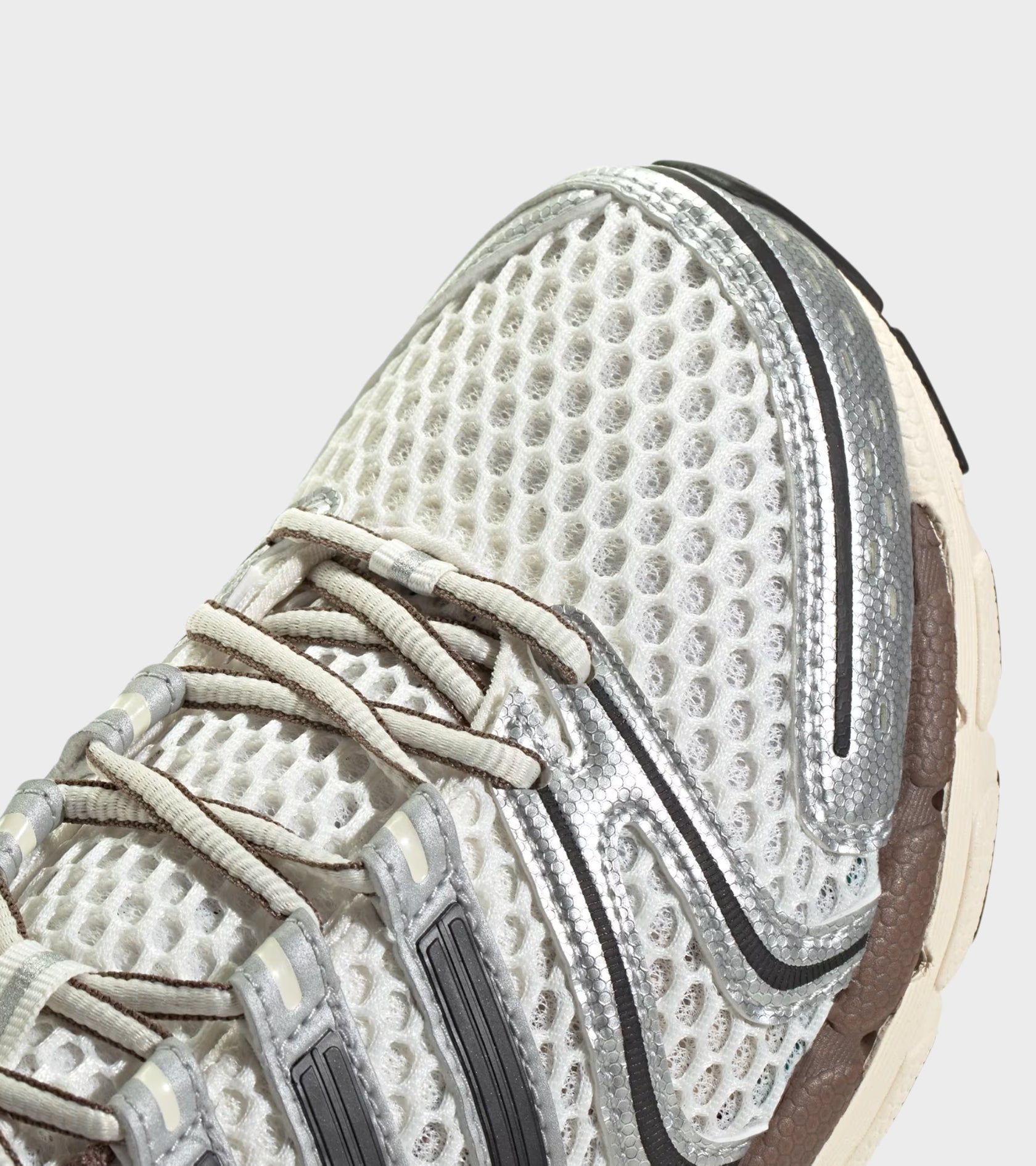 Adistar Control 5 Cloud White/Core Black