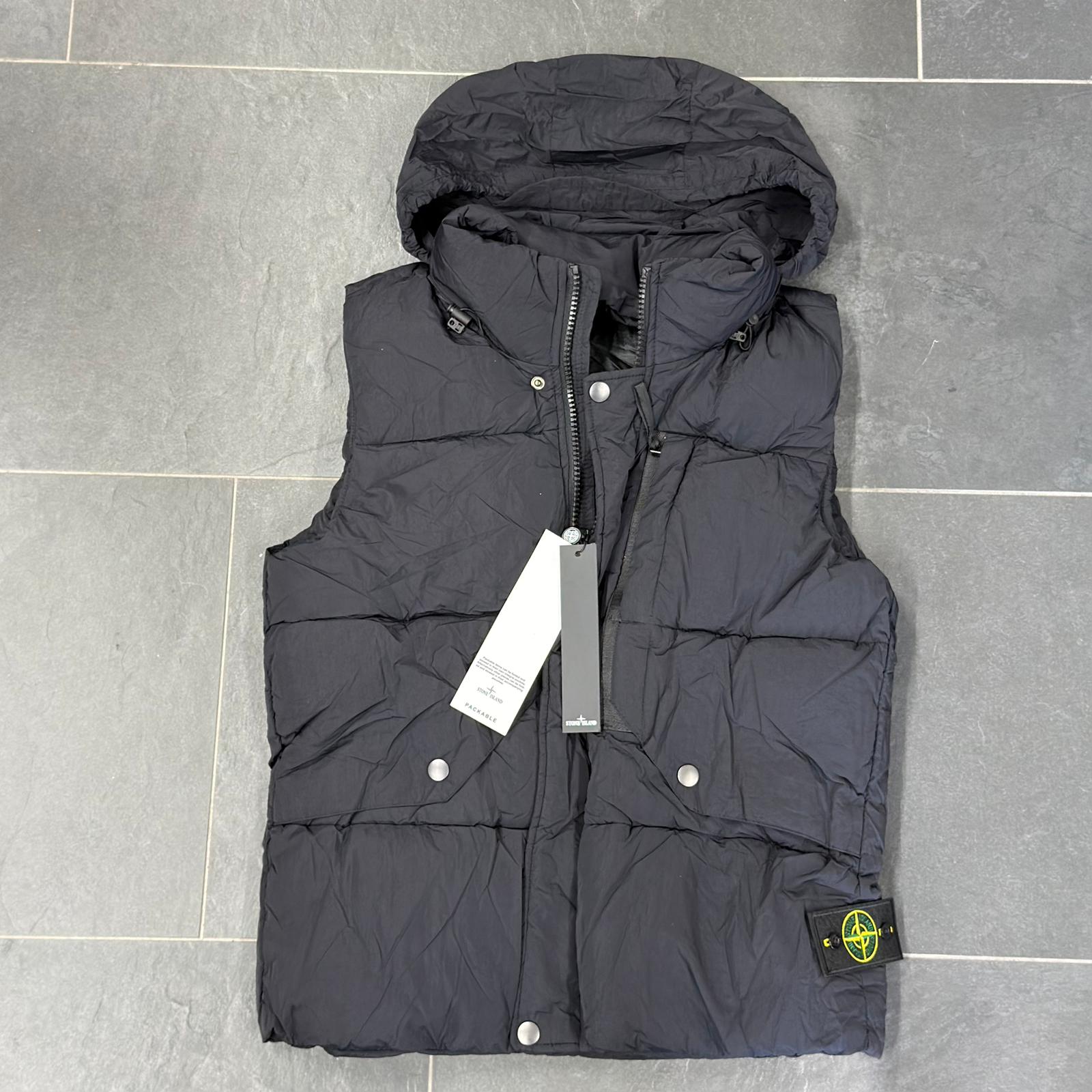 SMANICATO IMBOTTITO STONE ISLAND CON CAPPUCCIO ESTRAIBILE NERO