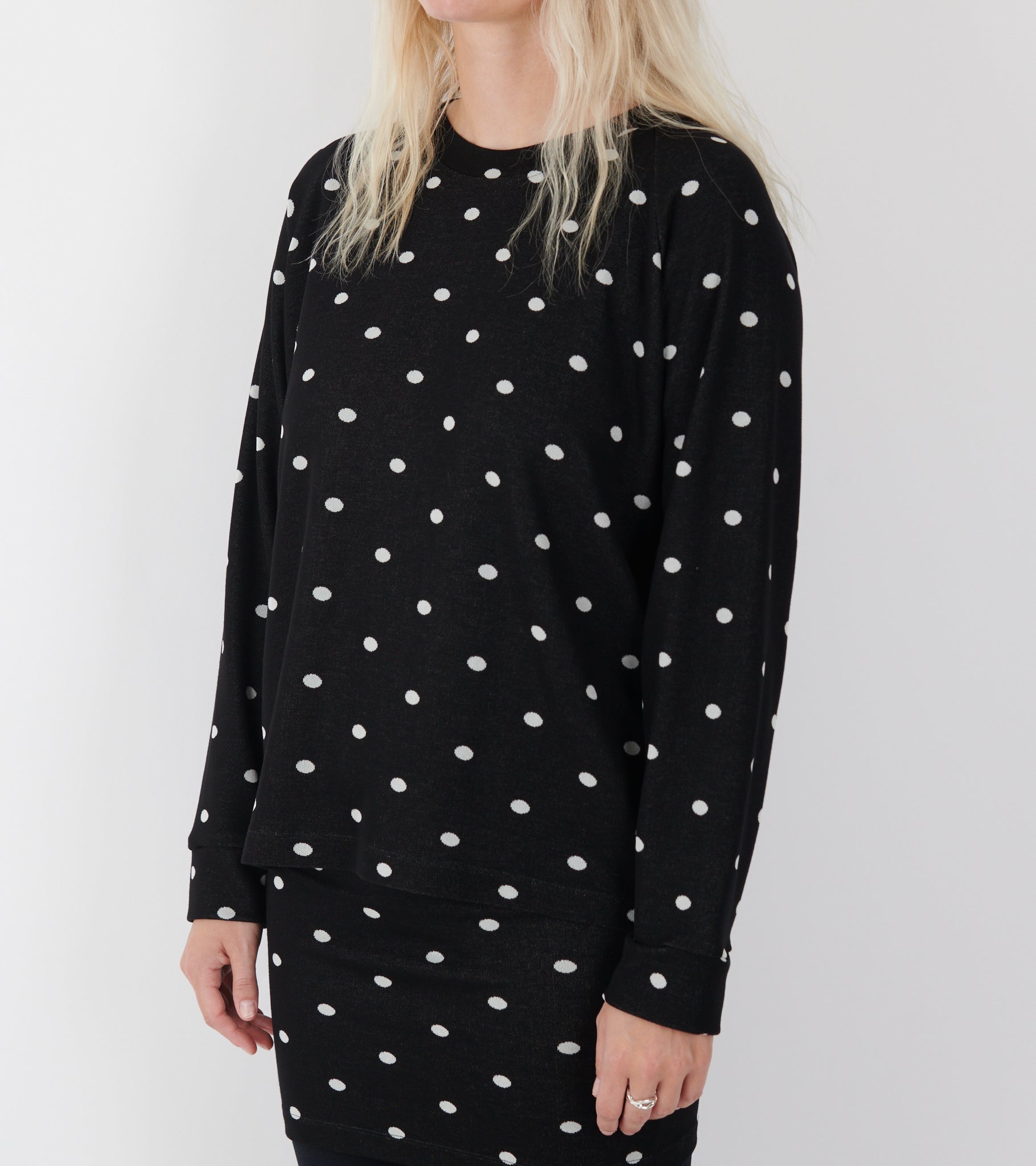 Jaquard Dot Sweat Black/Ecru